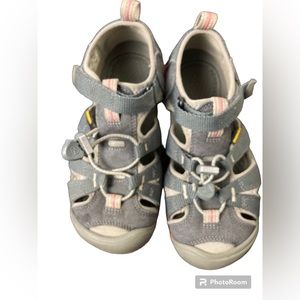 Keen gray/pink washable outdoor trail sandal. 1